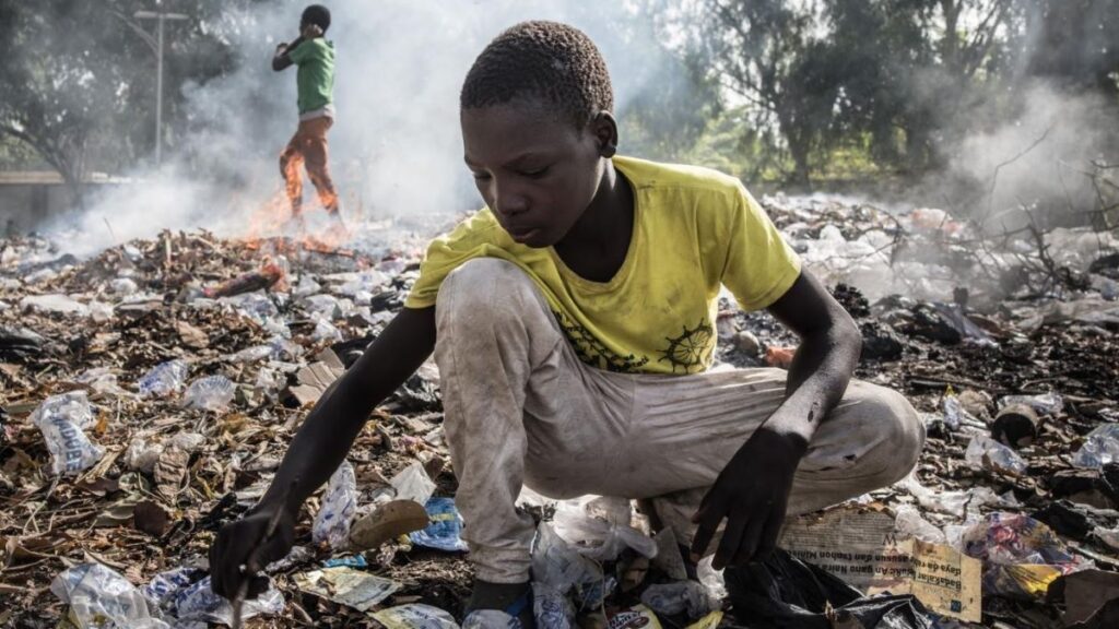 Un enfant qui travaille