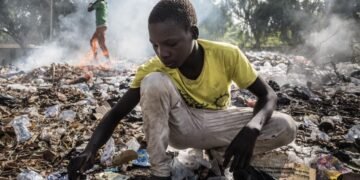 Un enfant qui travaille