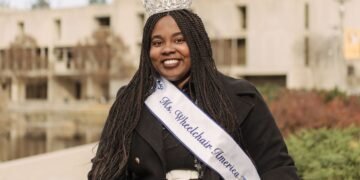 Chandra Smith, première Américaine noire couronnée Miss fauteuil roulant des États-Unis