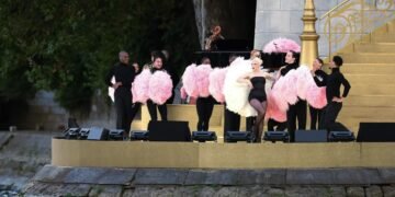 Lady Gaga, habillée par Dior à la cérémonie d'ouverture des Jeux Olympiques