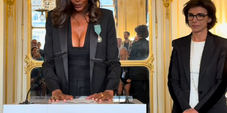 Karine Le Marchand décorée