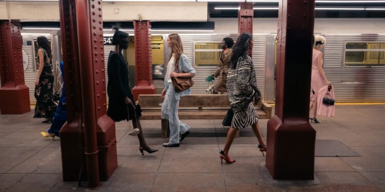 Mathieu Blazy s&rsquo;impose au défilé Chanel Métiers d&rsquo;Art 2026