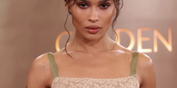 Zoe Kravitz relance les écouteurs filaires