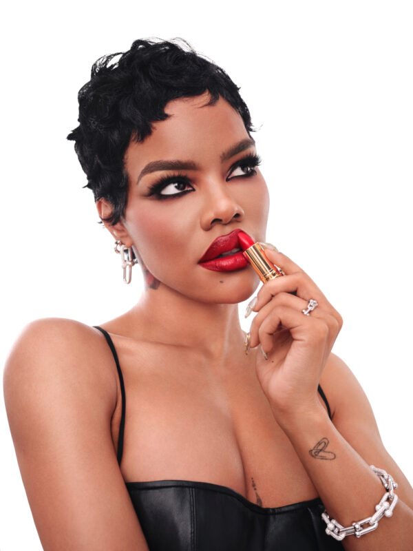 Teyana Taylor devient le nouveau visage de Super Lustrous de Revlon