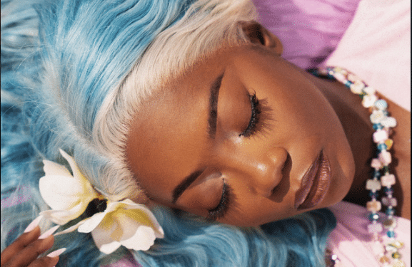 Yena Blue : la révélation R&B caribéenne signe son premier album « ADN »
