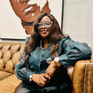 Nana Yaa Serwaa Sarpong, la force tranquille du leadership féminin africain